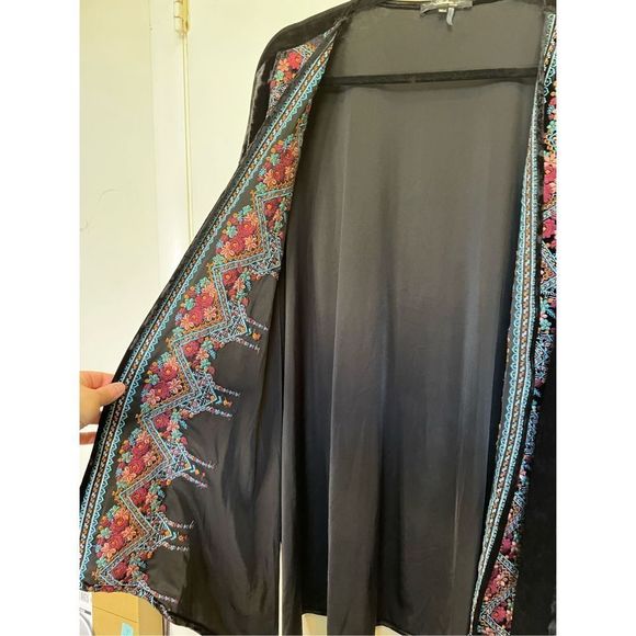 Andrée by Unit Boho Velvet Embroidered Kimono Cardigan in Black - Size m/l - Picture 8 of 13